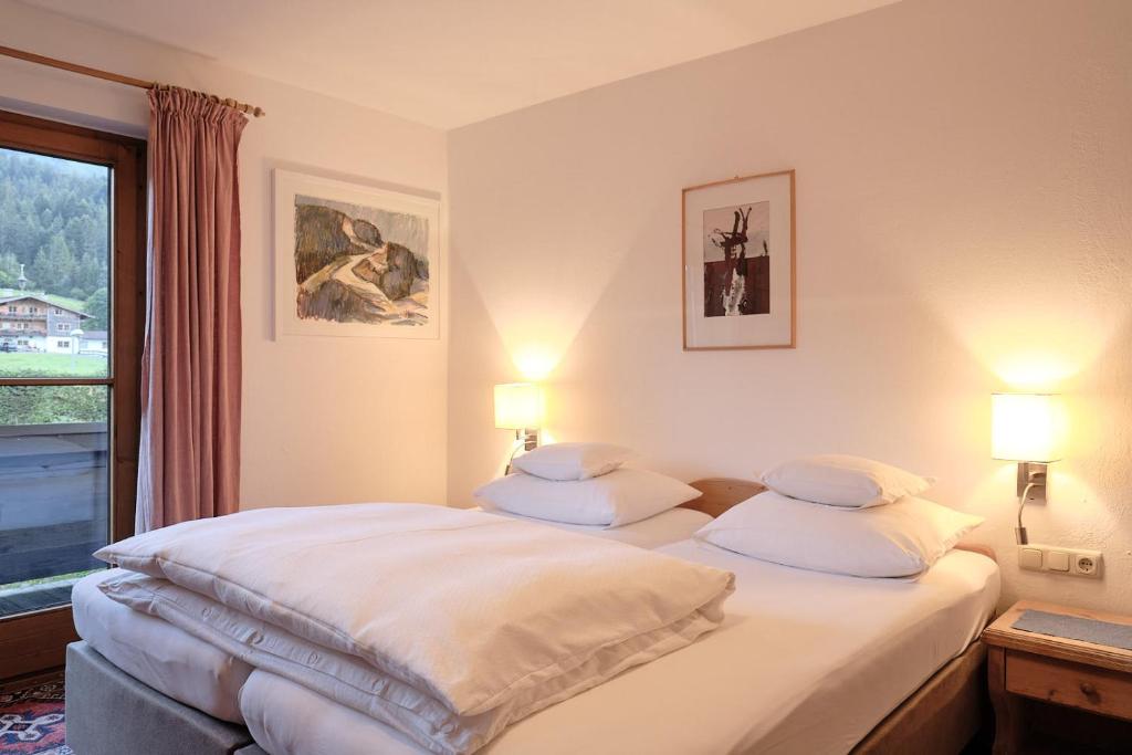 Letto o letti in una camera di Pension Landhaus Gasteiger