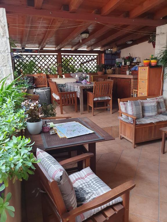 Apartments and Rooms Villa Lina