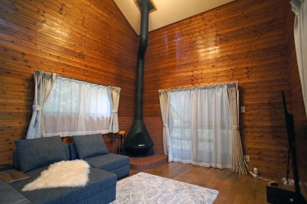 Posezení v ubytování HARUNA WING Private cottage in the forest overlooking the golf course
