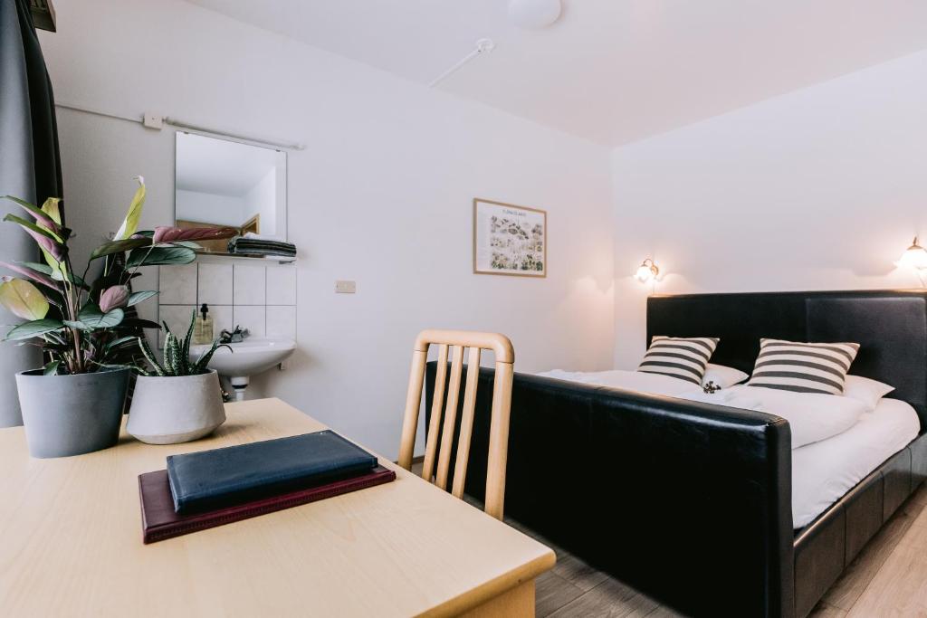 Postel nebo postele na pokoji v ubytování Eldá Guesthouse