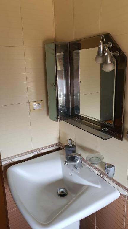 Cozy 2 bedroom /1 Bath Apartment/Tirana - Imazhi 3