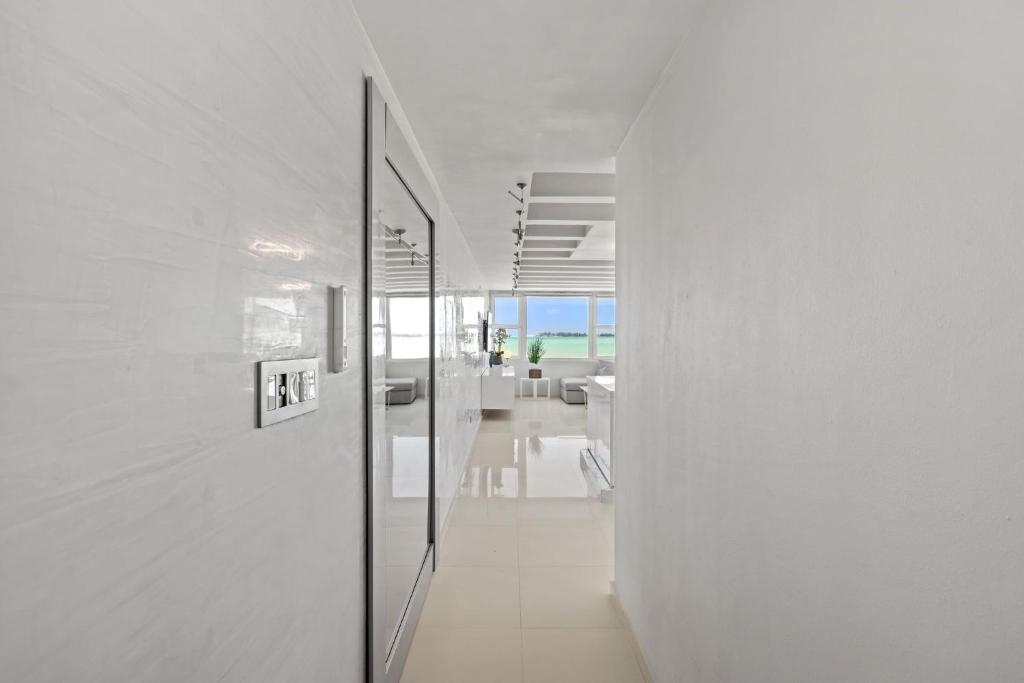Amapola SeaSide Beach Front Apartment - شقة مطلة على البحر