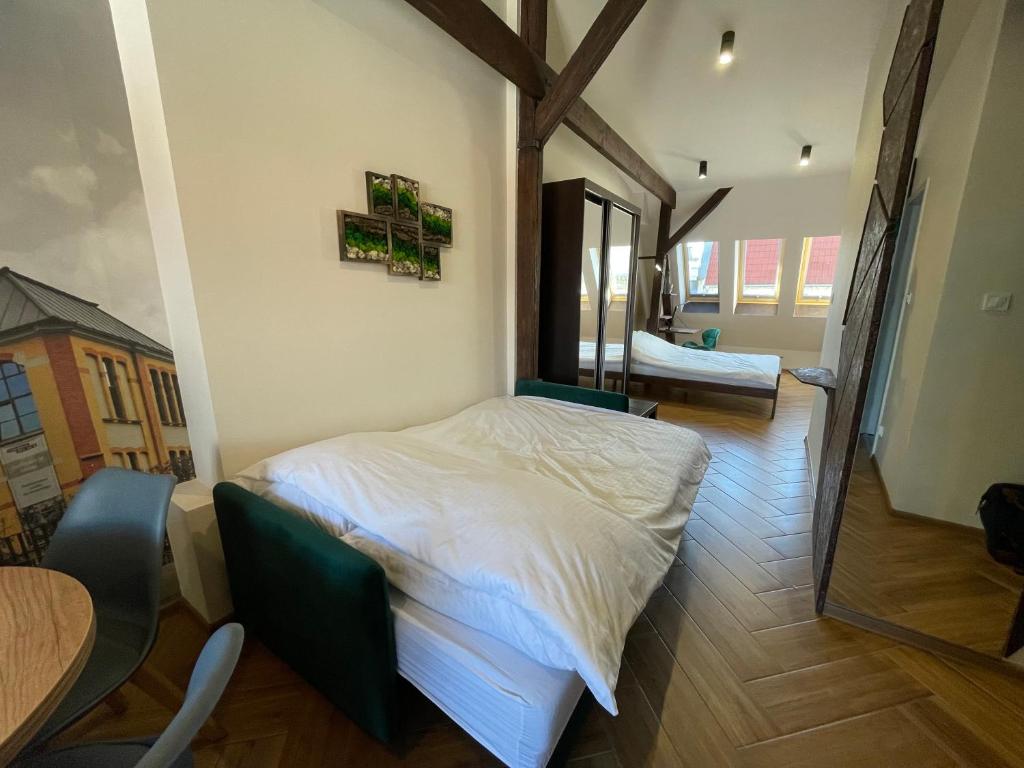 Long Attic Studio - 2