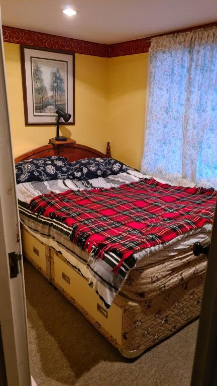Säng eller sängar i ett rum på 16 Brunswick Sq.