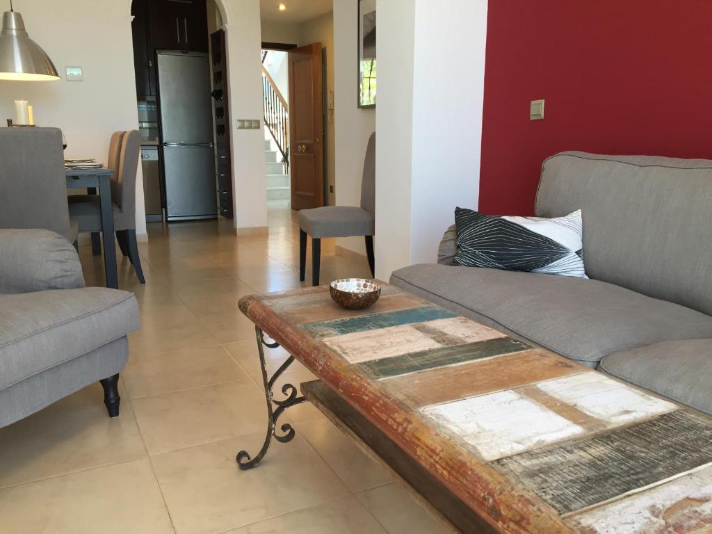 Posedenie v ubytovaní Burriana Beach, Pool, big terrace, superb Seaviews