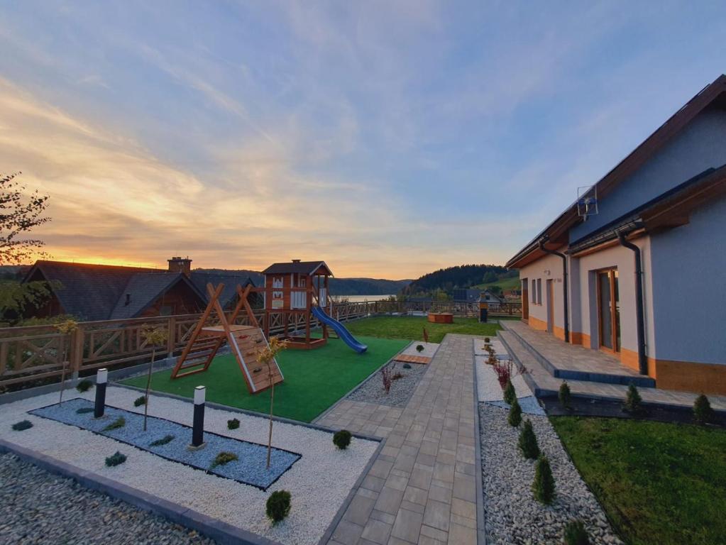 Dom Słońce PRYWATNE JACUZZI ELEKTRYCZNE W CENIE, Jezioro Solińskie, Dom na Wzgórzu SŁOŃCE, rowery, sauna - Villa