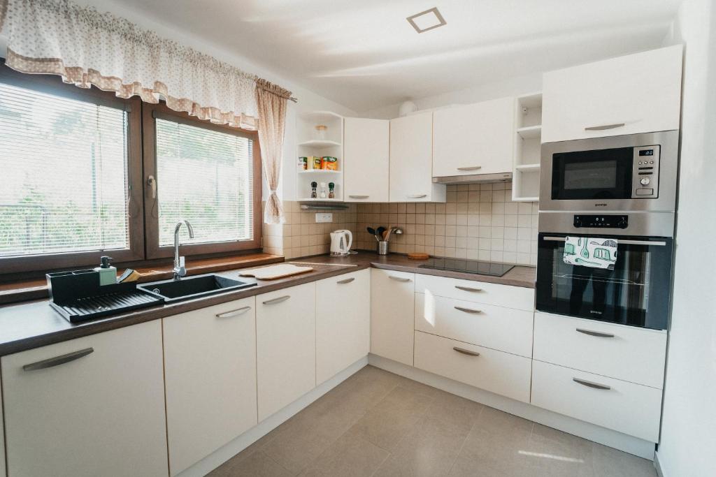 Kuchyň nebo kuchyňský kout v ubytování Apartmán Na Palouku Povrly