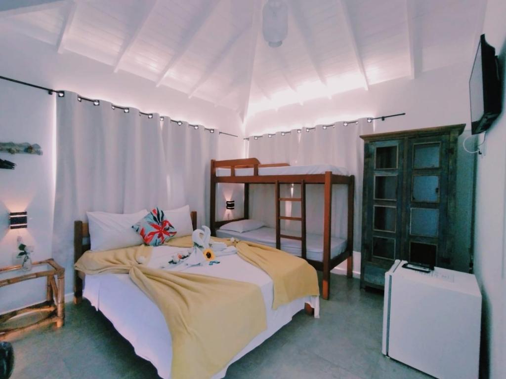 a bedroom with a bed in a tent at Pousada Mar'Tito Forno in Búzios