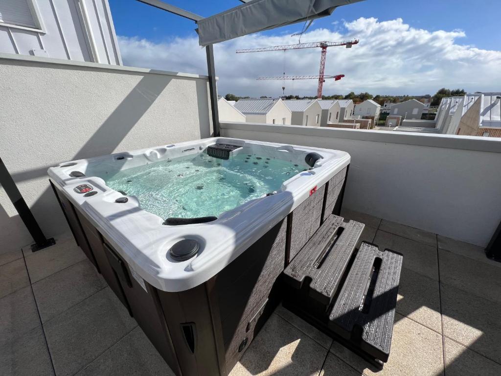 Disney/Paris -Jacuzzi -3 Bedroom - Three-Bedroom Apartment