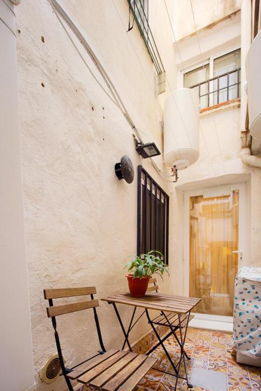 Lovely Coquette loft, heart of cuitat vella El Carmen ...