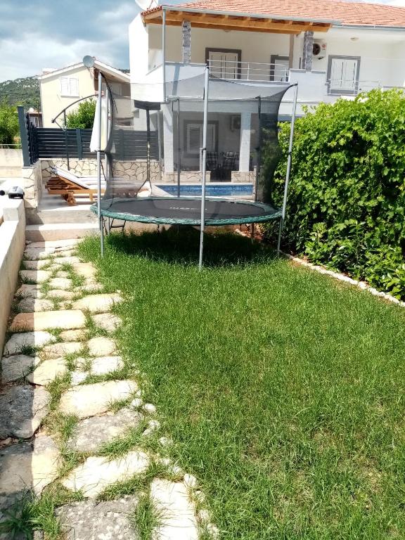 Zahrada ubytování House with pool Lile