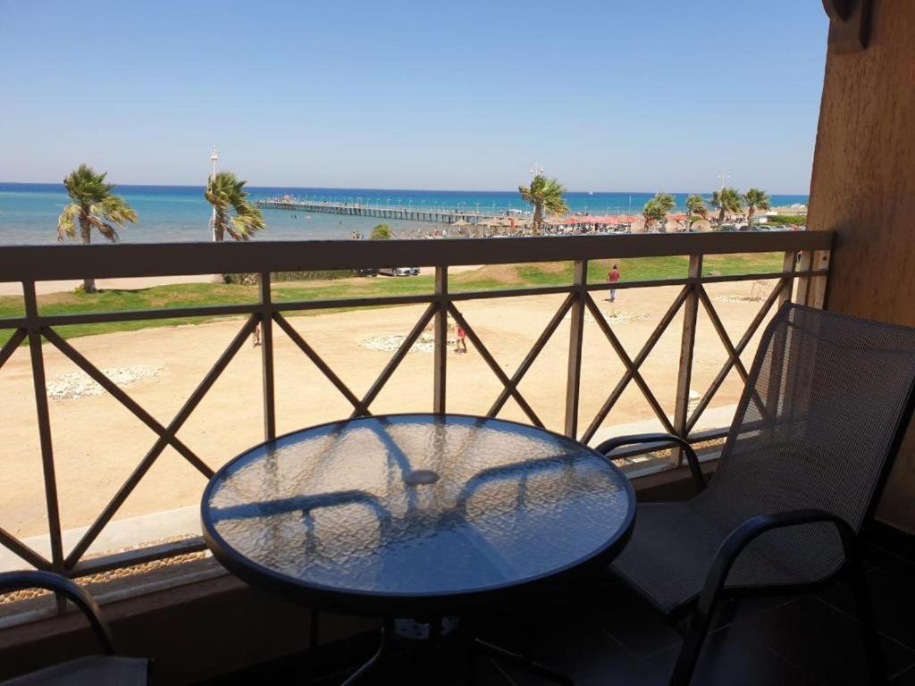 شاليهات عائلية صف اول علي البحر مباشرة بورتو ساوث - العين السخنة