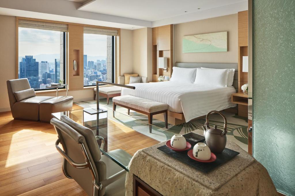 Postel nebo postele na pokoji v ubytování InterContinental Hotel Osaka by IHG