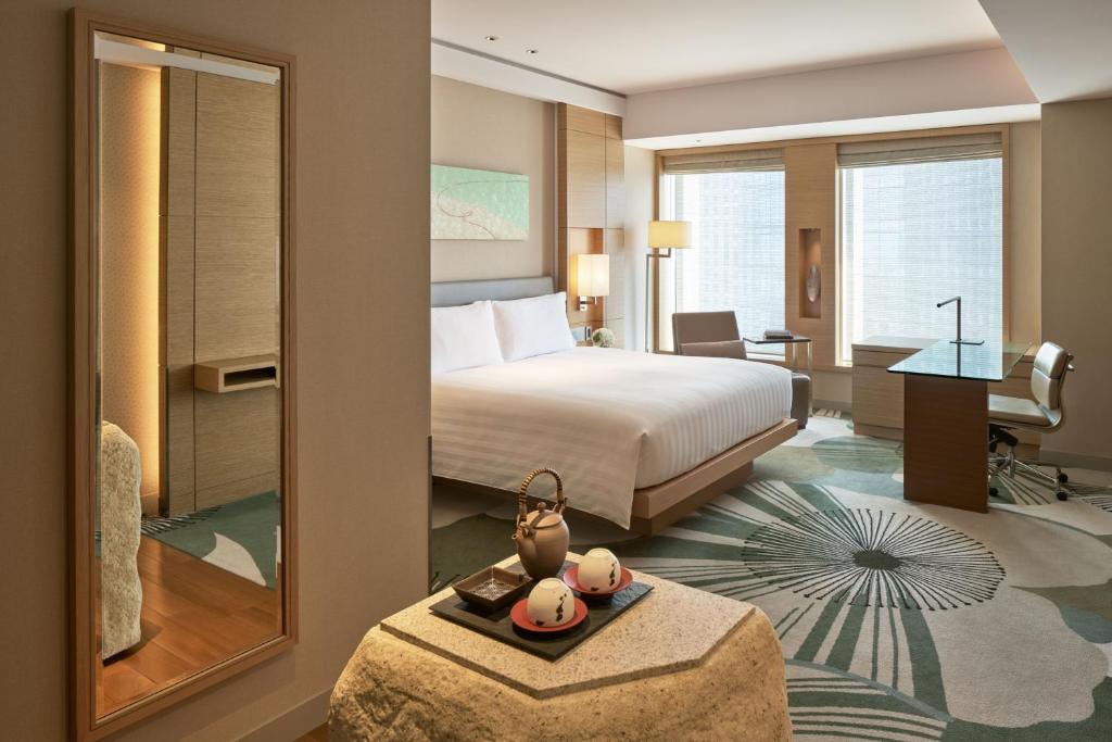 Postel nebo postele na pokoji v ubytování InterContinental Hotel Osaka by IHG