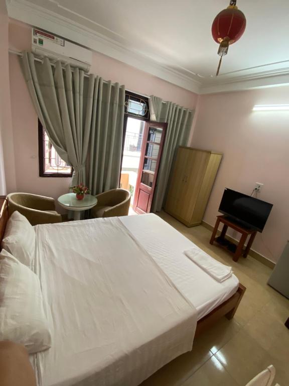 Postel nebo postele na pokoji v ubytování Hoàng Kiên Hotel