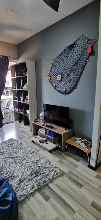 TV a/nebo společenská místnost v ubytování Zero Gravity Homestay 零重力民宿