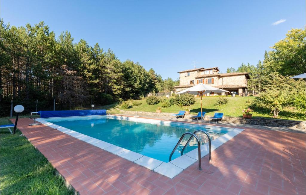a swimming pool in the backyard of a house at Castello Di Tocerano in Monte Santa Maria Tiberina
