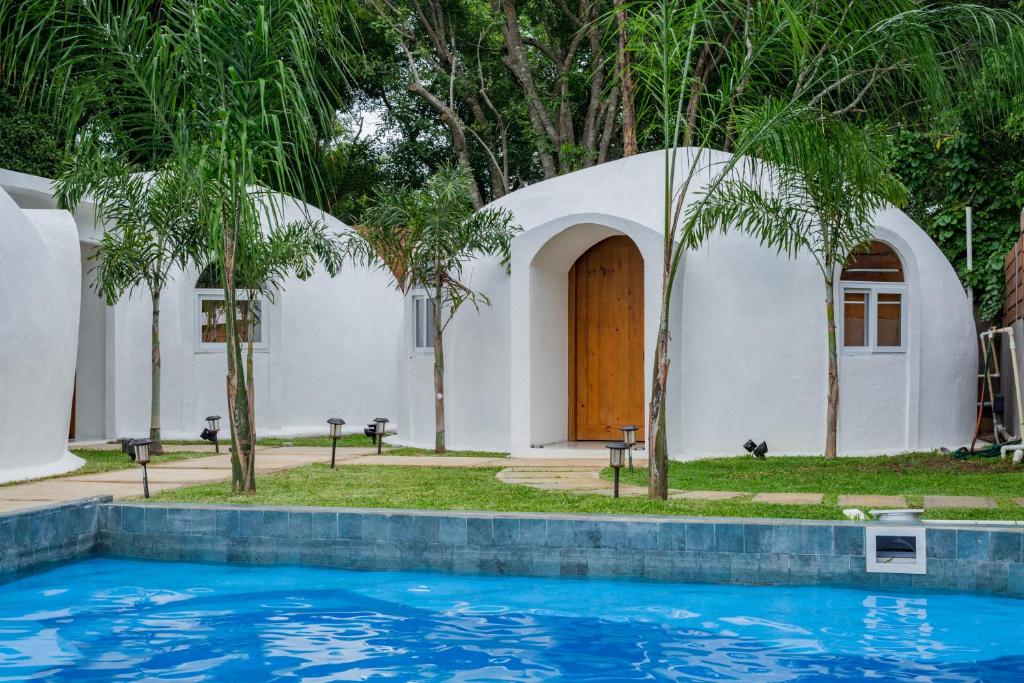 Igloo Island Domes - Housity