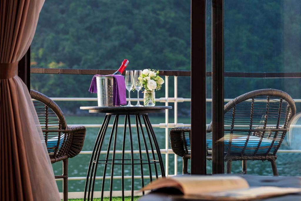 Mon Cheri Cruises - 17