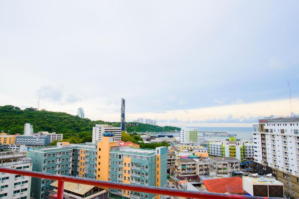 Nespecifikovaný výhled na destinaci Pattaya South nebo výhled na město při pohledu z hotelu