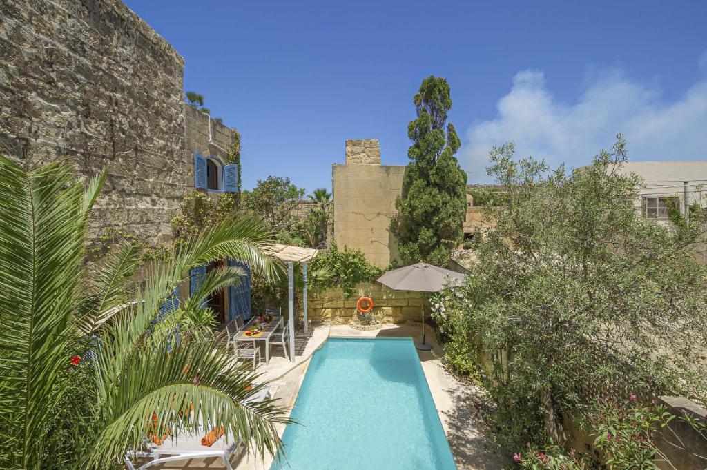 Bazén v ubytování Oleandra Holiday Home nebo v jeho okolí