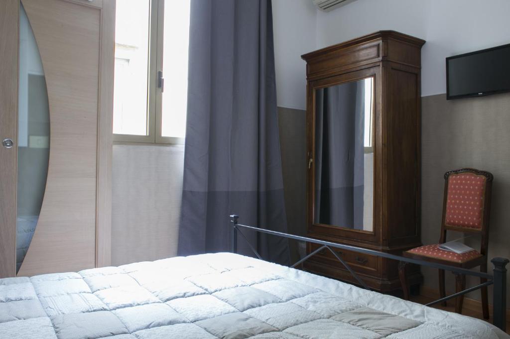 Postel nebo postele na pokoji v ubytování Loggia Fiorentina