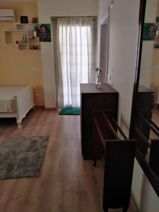 TV a/nebo společenská místnost v ubytování ZED PARK VIEW Top Roof Apartment Sheikh Zayed