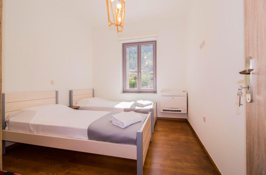 Postel nebo postele na pokoji v ubytování Laconian Collection Mystras Residence Upper Floor