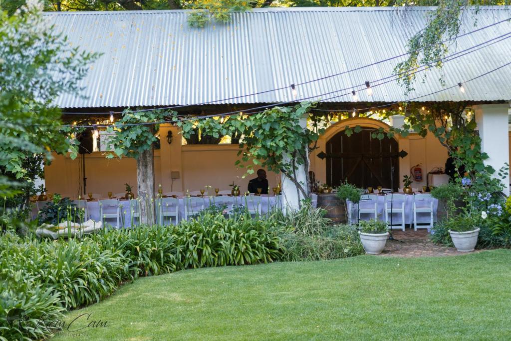 Vườn quanh 55 Tulbagh events and wedding venue