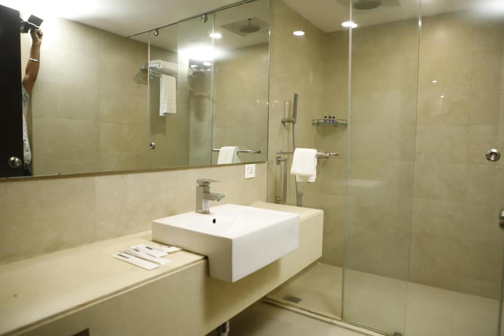 Koupelna v ubytování Udman Hotel Chhattarpur