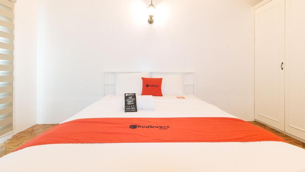 RedDoorz at The Providence Tower - Deluxe Room
