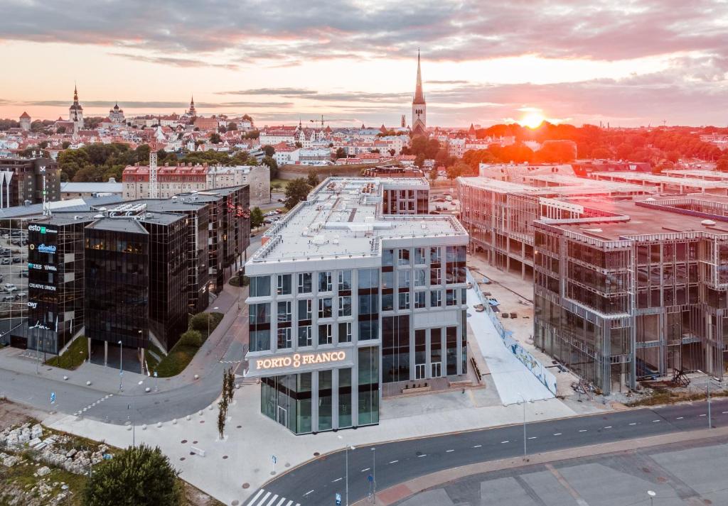 Nespecifikovaný výhled na destinaci Tallinn nebo výhled na město při pohledu z hotelu
