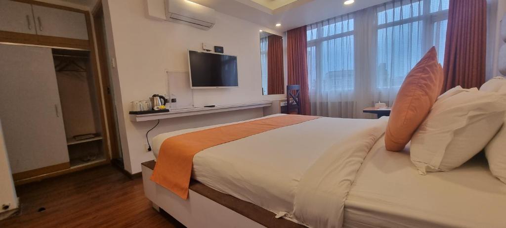 Postel nebo postele na pokoji v ubytování Durbar Hotel & Residence