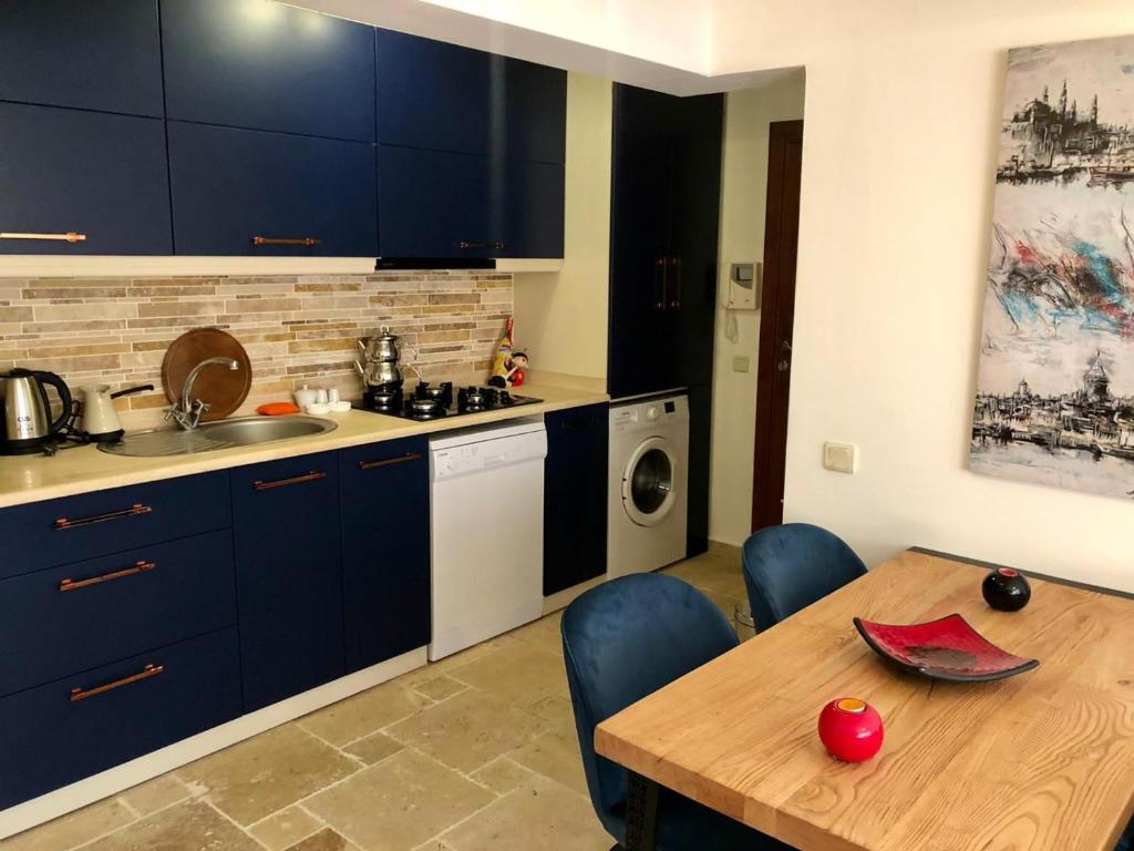 Kuchyň nebo kuchyňský kout v ubytování Amazing 2 bedroom penthouse!
