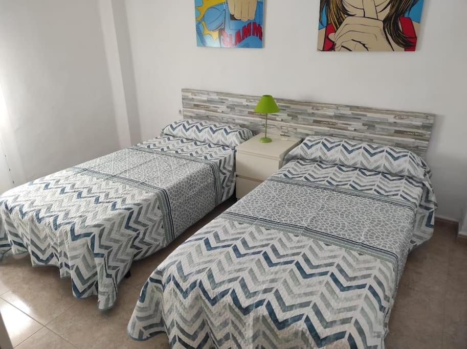 Postel nebo postele na pokoji v ubytování apartamento 20 metros playa WIFI SMART TV