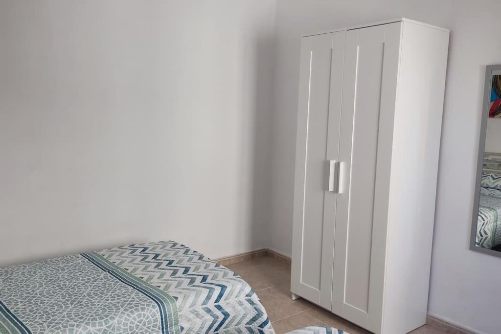 Postel nebo postele na pokoji v ubytování apartamento 20 metros playa WIFI SMART TV