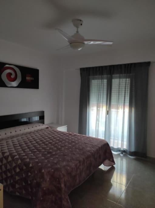 Postel nebo postele na pokoji v ubytování apartamento 20 metros playa WIFI SMART TV