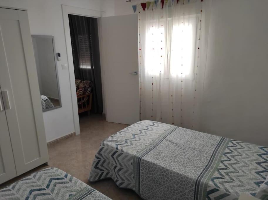 Postel nebo postele na pokoji v ubytování apartamento 20 metros playa WIFI SMART TV