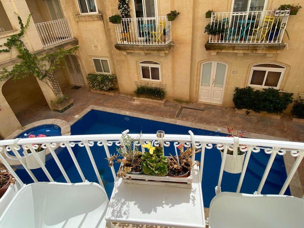 Balkón nebo terasa v ubytování GOZO TA CENC RESIDENCE WITH COMMUNAL POOL