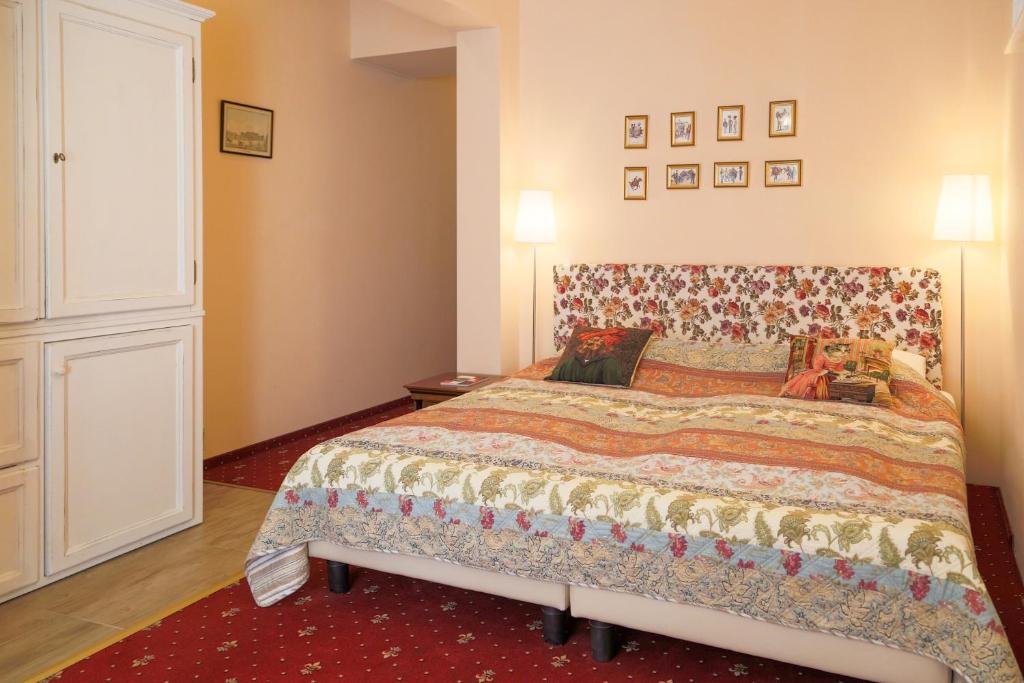 Altwienerhof Boutique Hotel房間的床