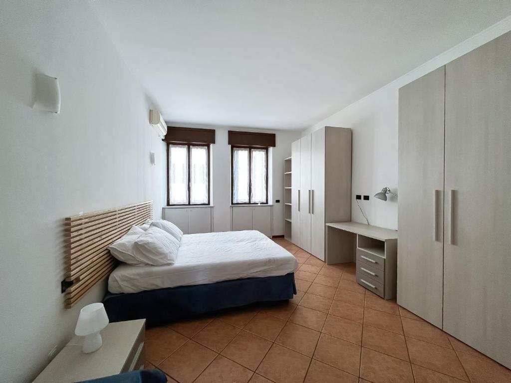 En eller flere senge i et værelse på Amply Lit Harmony Home Via Brocchi