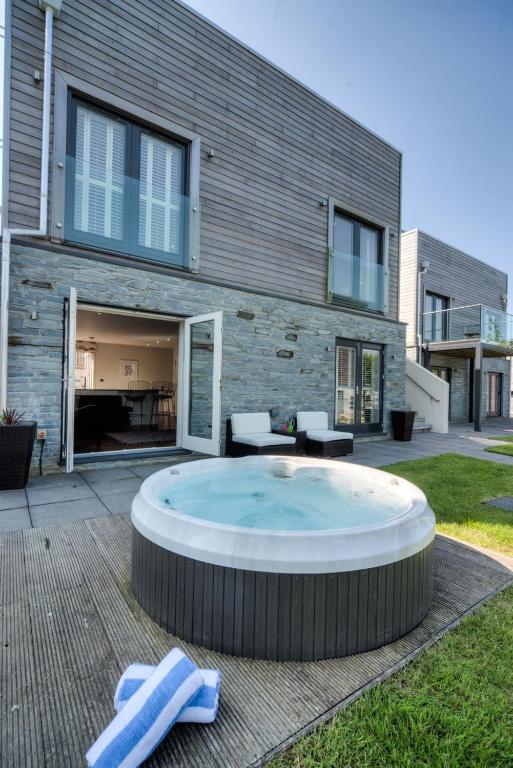 a large pool in front of a house at House 11 in Looe