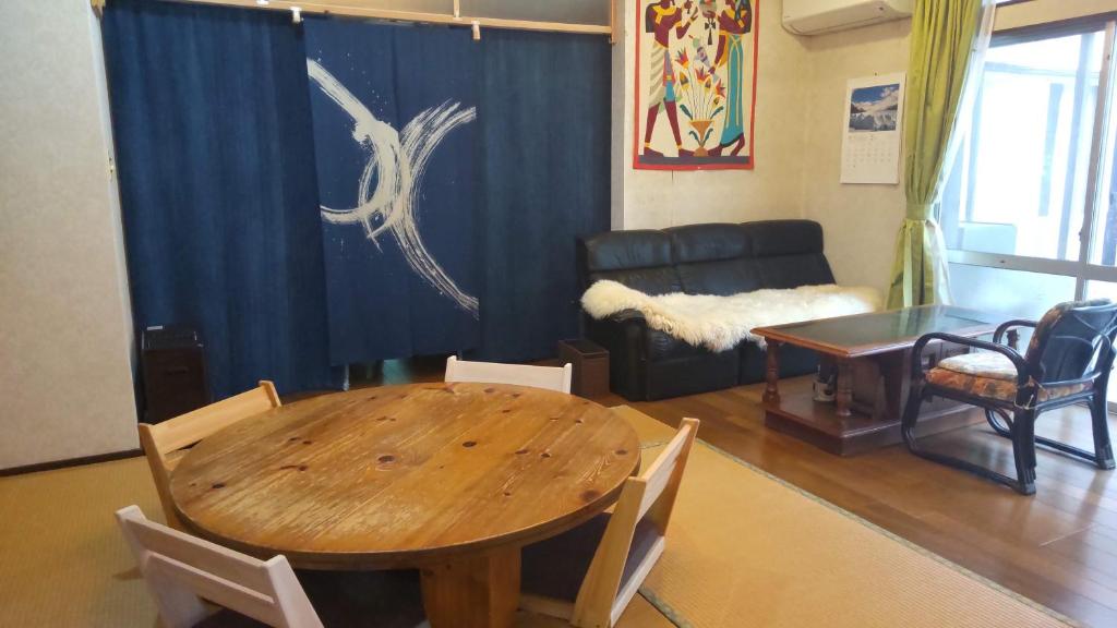 Posezení v ubytování Guesthouse Oomiya base 大宮基地別荘