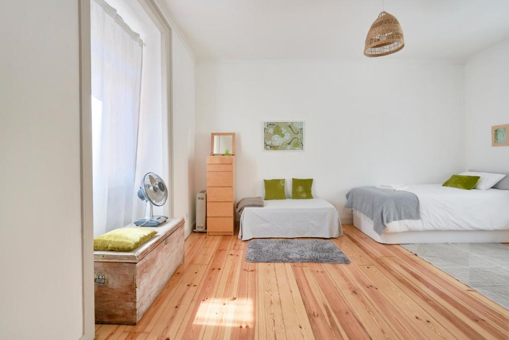 Sunny Apartment with balcony!