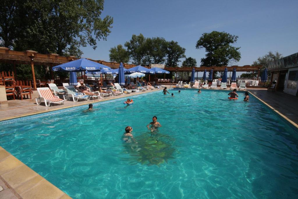 Bazén v ubytování Hotel Central nebo v jeho okolí