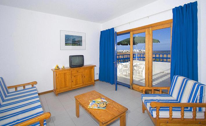 TV a/nebo společenská místnost v ubytování Apartamentos Club Pocillos