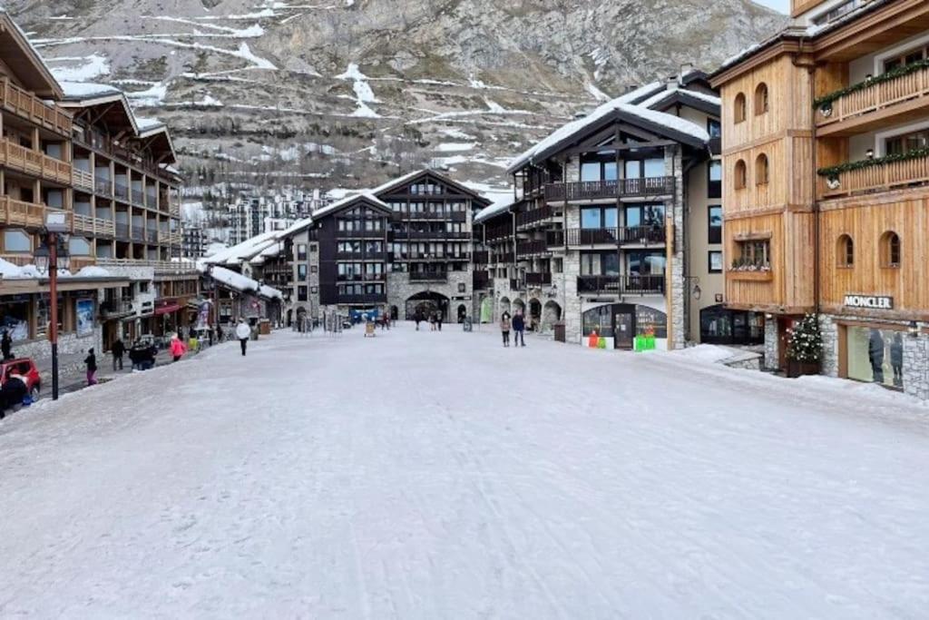 Central 3 bedroom chalet with balcony, Val dʼIsère – Updated 2023 Prices
