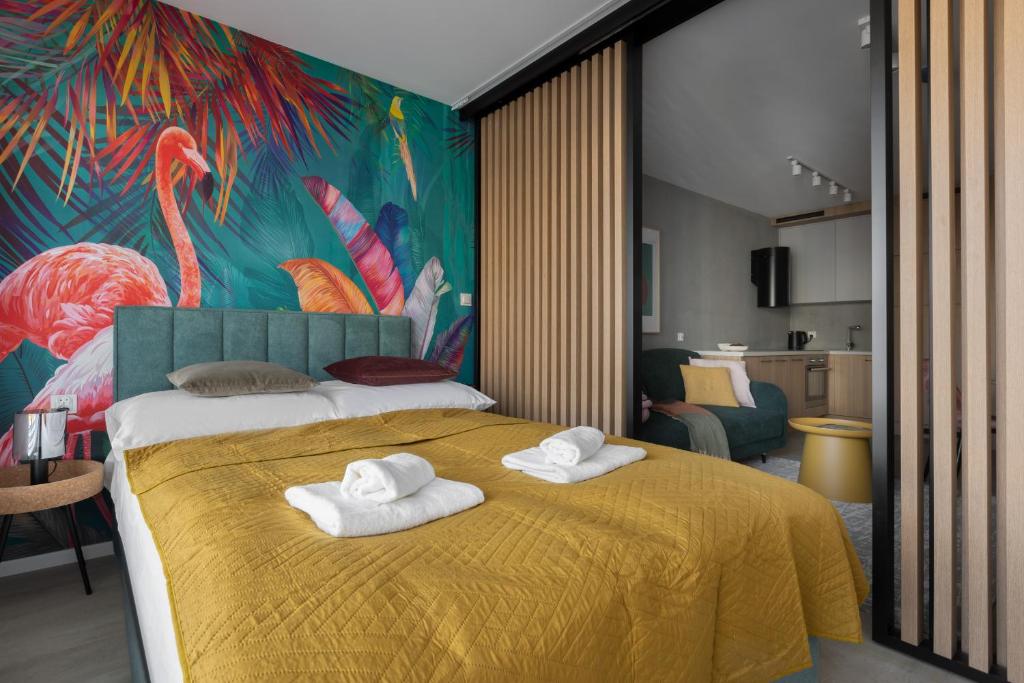 Posteľ alebo postele v izbe v ubytovaní Glow Apartments, Gdańsk Śląska 12