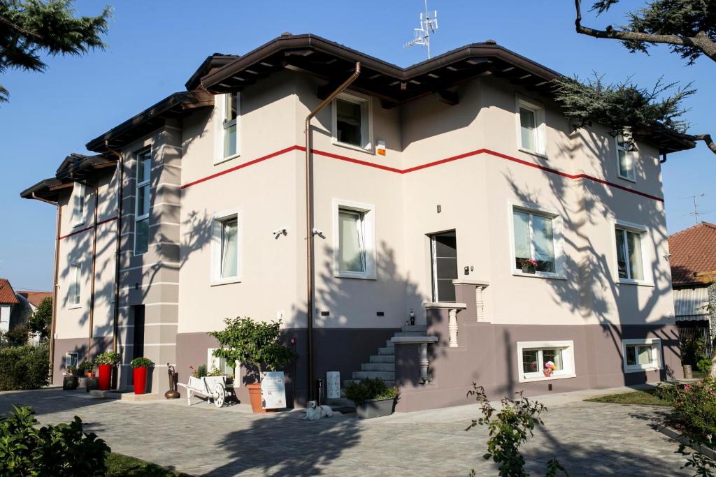 a large white building with a roof at Casa Ananda in Ferno