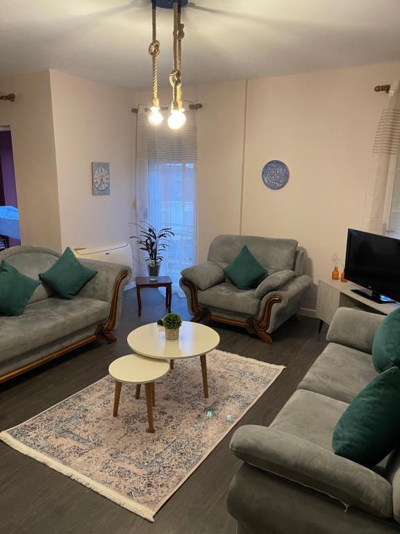 Pedestrian Street Center Apartment - Image 4